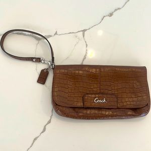 Stylish Brown “Alligator” AUTHENTIC Coach Wristlet w Pink Lining